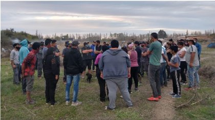 Entrevista a familias de la toma de La Alameda de Cipolletti 