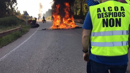 Os traballadores de Alcoa en folga indefinida polos seus postos de traballo