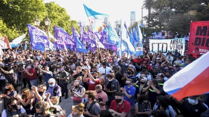 Manifestación frente a la Rural contra los terratenientes y en defensa del Proyecto Artigas