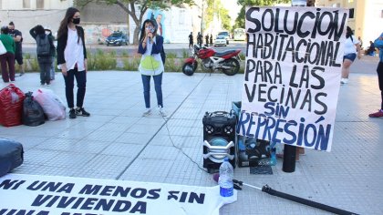 Docentes y estudiantes terciarios se solidarizan con las mujeres de El Hotelito