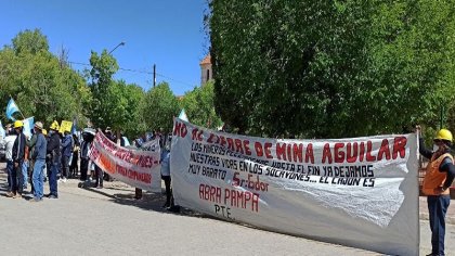 Mineros de El Aguilar marchan en Abra Pampa