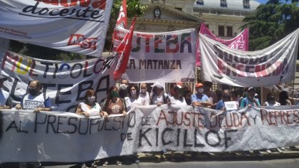 Movilización en La Plata en rechazo al presupuesto de ajuste de Kicillof