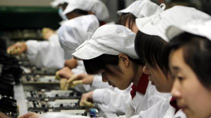 Trabajadores en fábricas de iPhone en China e India protestan por sus derechos