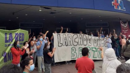 Trabajadores del Hospital Larcade marcharon contra salarios de miseria, vaciamiento y persecución - YouTube