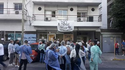 Clínica San Andrés de Caseros: trabajadores se manifiestan denunciando intento de cierre 