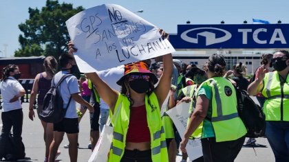 Tercerizada de Aerolineas Argentinas persigue trabajadoras que integran la operativa de vacunas