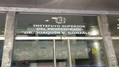 El terciario Joaquín V. González vuelve a la presencialidad sin condiciones adecuadas