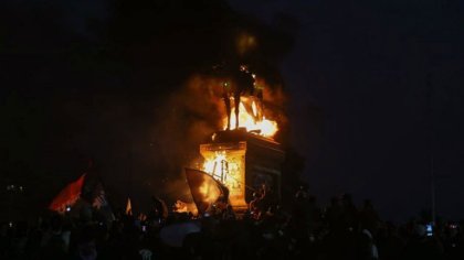 Calentando motores hacia el #8M: nuevo viernes de manifestaciones en Plaza Dignidad 