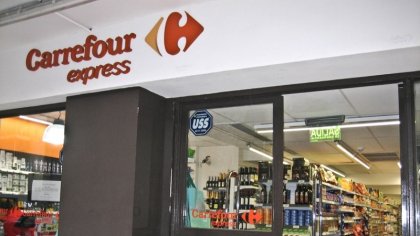 Denuncian a Carrefour por colgarse de la luz