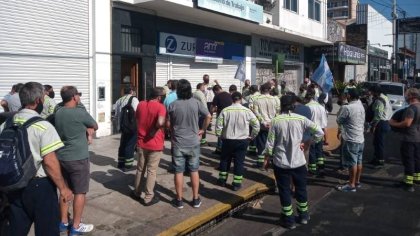 Trabajadores de Tenaris - Siat Valentín Alsina se movilizaron en Lanús