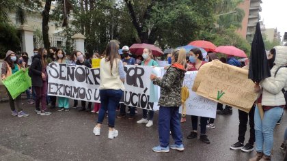 UNT: estudiantes reclamaron contra el cambio de planes de estudio de la Coneau