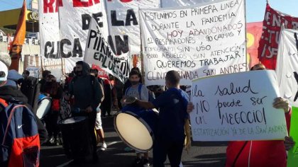 &#127973; CLÍNICA SAN ANDRÉS EN LUCHA | Móvil: trabajadores protestan ante el cierre del centro de salud - YouTube