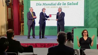 Montajes mediáticos y “reconocimientos” al personal de salud