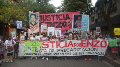 Importante marcha por Justicia para Enzo y contra la precarización laboral - YouTube