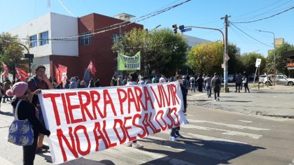 &#128249; LA LUZ ES UN DERECHO | Vecinas y vecinos de barrios tomados de La Matanza exigen el servicio - YouTube