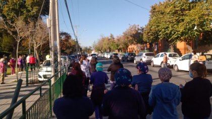 Trabajadores de centro de salud de Puente Alto llevan dos semanas movilizados contra la sobrecarga laboral