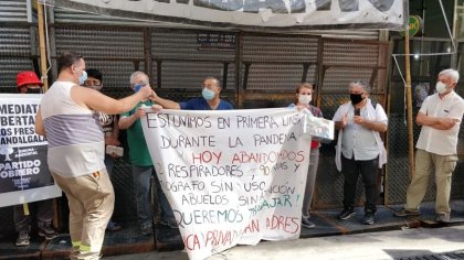 Movilización a la Casa de Neuquén en apoyo a la gran huelga de salud