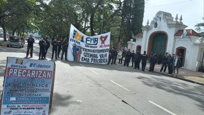 Tercerizados de Edesur reclamaron frente a la Quinta de Olivos por sus derechos laborales