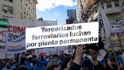 Tercerizados ferroviarios luchan por planta permanente - YouTube