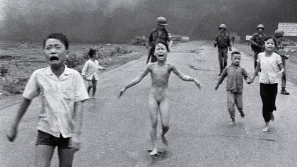 La historia detrás de la foto: la niña del napalm