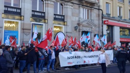 Despidos en CaixaBank y BBVA: los trabajadores responden con paros y huelgas