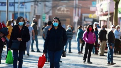 Tres comunas de clase trabajadora y "populosas" de Santiago tienen los índices más altos de contagio