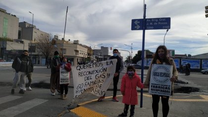 La Matanza: trabajadores de Cooperativa de Trabajo San Justo cortan Ruta 3 porque le cortaron el gas - YouTube