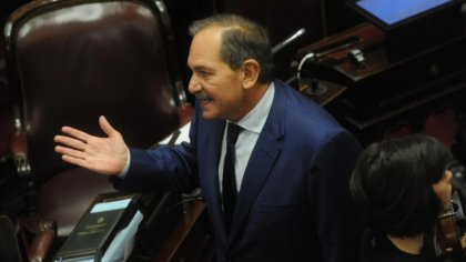 Alperovich continuará con licencia en el Senado hasta el final de su mandato