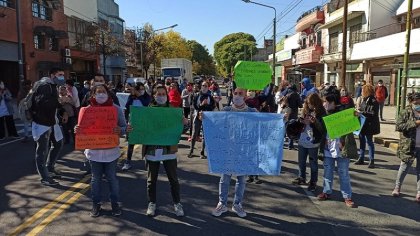 Bajo Flores: trabajadores, familias y estudiantes se reunieron para coordinar acciones