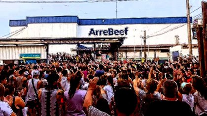 La justicia ordena la reincorporación de trabajadores en ArreBeef