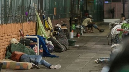 En medio de la ola de frio y la pandemia más de siete mil porteños viven en la calle