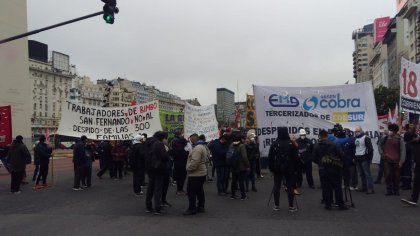 &#128249; MÓVIL: CORTE EN EL OBELISCO | Trabajadores de EMA-Edesur y Bimbo exigen la continuidad laboral - YouTube