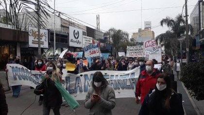 La Matanza: Trabajadores de salud municipales marcharon contra sus salarios de indigencia - YouTube