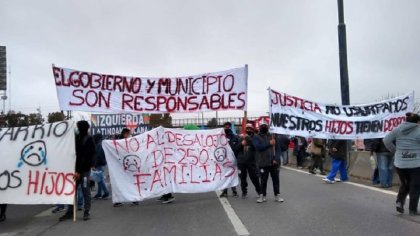 Organizaciones sociales cortan puente La Noria en reclamo al municipio de Lomas de Zamora