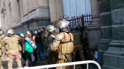 Tras brutal detención, carabineros soltó a las madres de presos políticos y convencionales de la Vocería del Pueblo