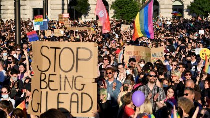 Hungría someterá a referéndum ley anti derechos LGBT +