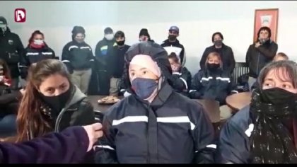 Trabajadores de una cooperativa en Lugano, exigen que les devuelvan el trabajo - YouTube