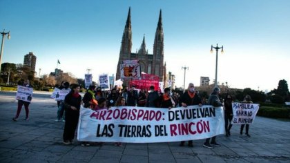 La Plata: vecinos del barrio El Rincón marchan al Arzobispado - YouTube