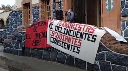 Jóvenes toman edificio de la normal de El Mexe y exigen su reapertura