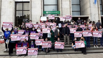 Frente a los Tribunales de Rosario organizaciones de mujeres y la familia Perassi reclamó justicia una vez más