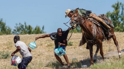 Las brutales imágenes que generaron indignación por la deportación de haitianos en Texas