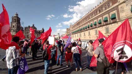 Realizan mitin contra la represión en Dos Bocas frente a Palacio Nacional