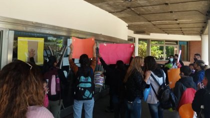 Escuela especial N°22 sin edificio propio se manifestó en el Consejo de Educación