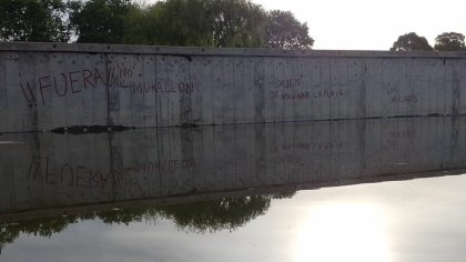 Destrucción ambiental: el intendente Secco levantó murallones de hormigón a orillas del río