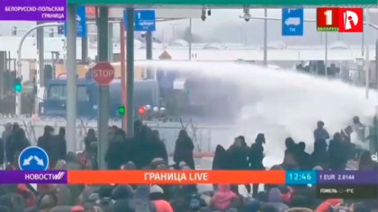 [Video] Guardia fronteriza polaca usa cañón de agua contra migrantes en la frontera con Bielorrusia