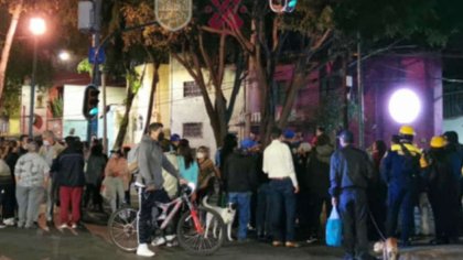 Vecinos de Coyoacán bloquean la Avda. Miguel Ángel de Quevedo y Fernández Leal tras días sin agua