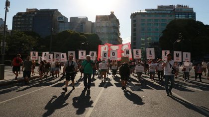 #NoAPactoConElFMI - Voces de la zona sur del GBA desde la amplia convocatoria a Plaza de Mayo - YouTube