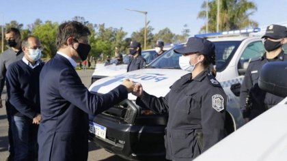 Kicillof aumentará el salario de los policías, cobrarán 50 % más que un docente