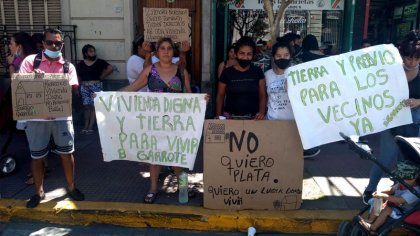 Toma del barrio Garrote: familias marcharon por el centro de Tigre por viviendas dignas. - YouTube