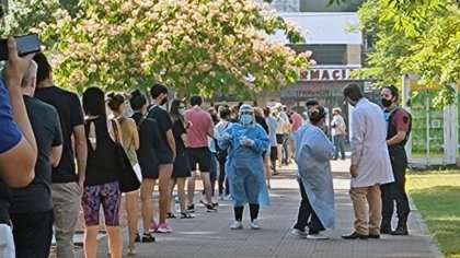 Centros de testeos desbordados: la imposibilidad de hisoparte en Navidad